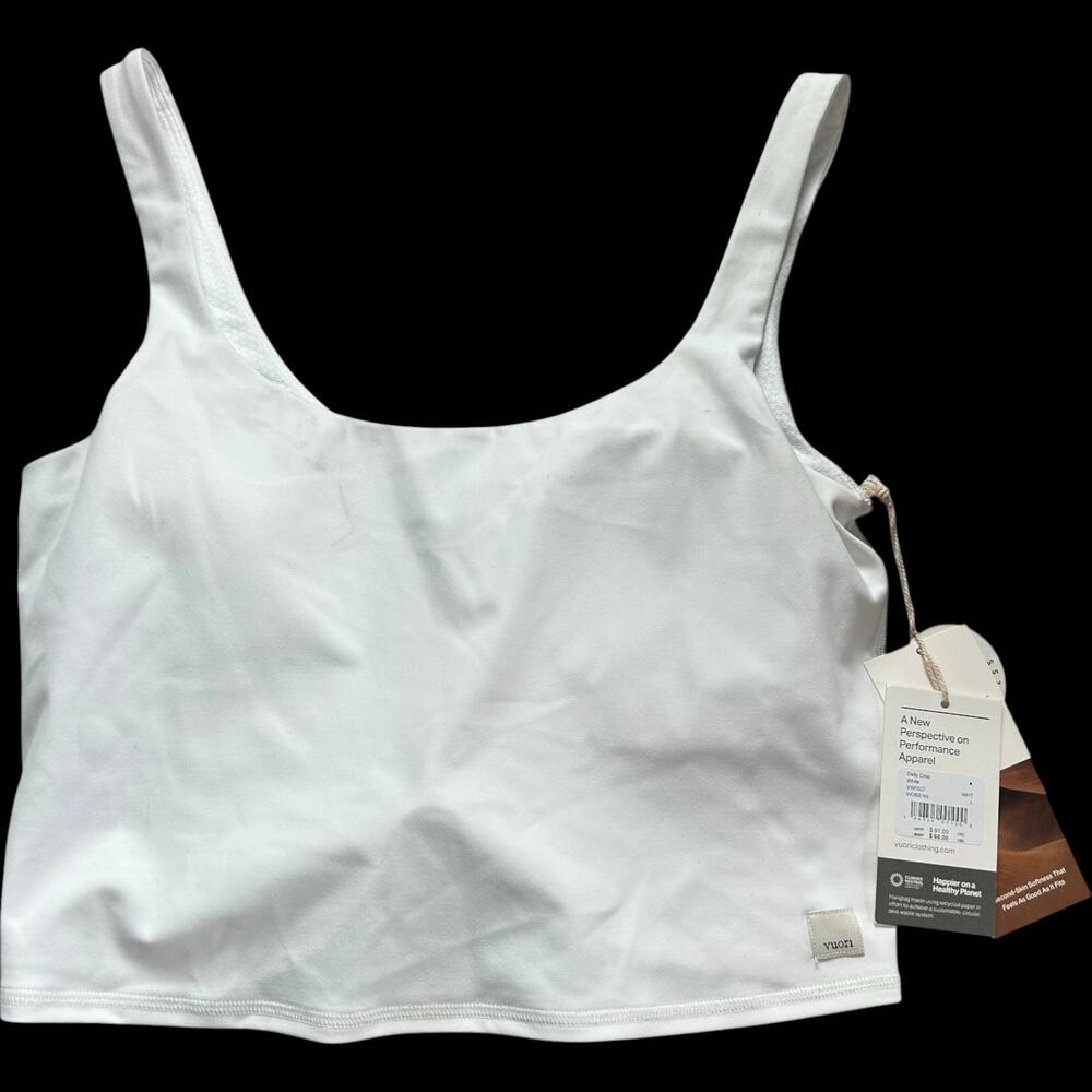 NWT Vuori Daily Crop Tank Top White Size Large With Pads